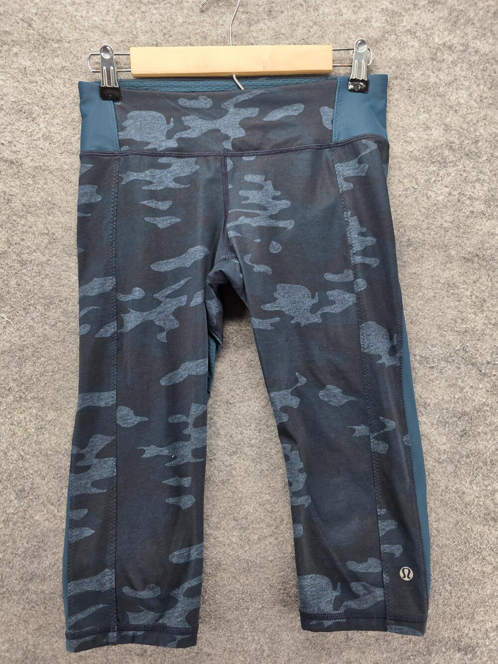 Lululemon Capri Leggings Womens 6 Blue Camo Skinny Elastic Waist Yoga Gym Run